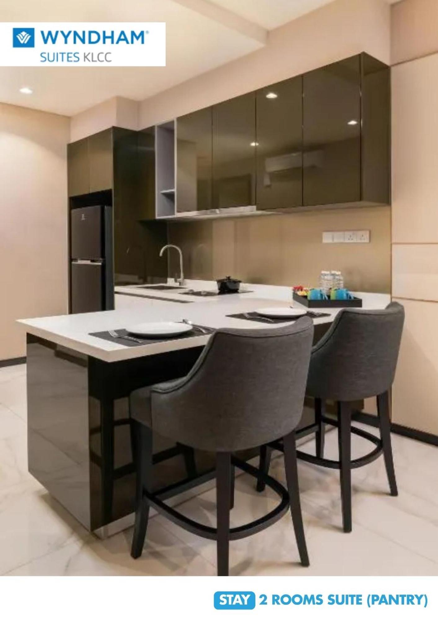 Wyndham Suites Klcc Kuala Lumpur Oda fotoğraf A wet kitchen in a condominium in Malaysia