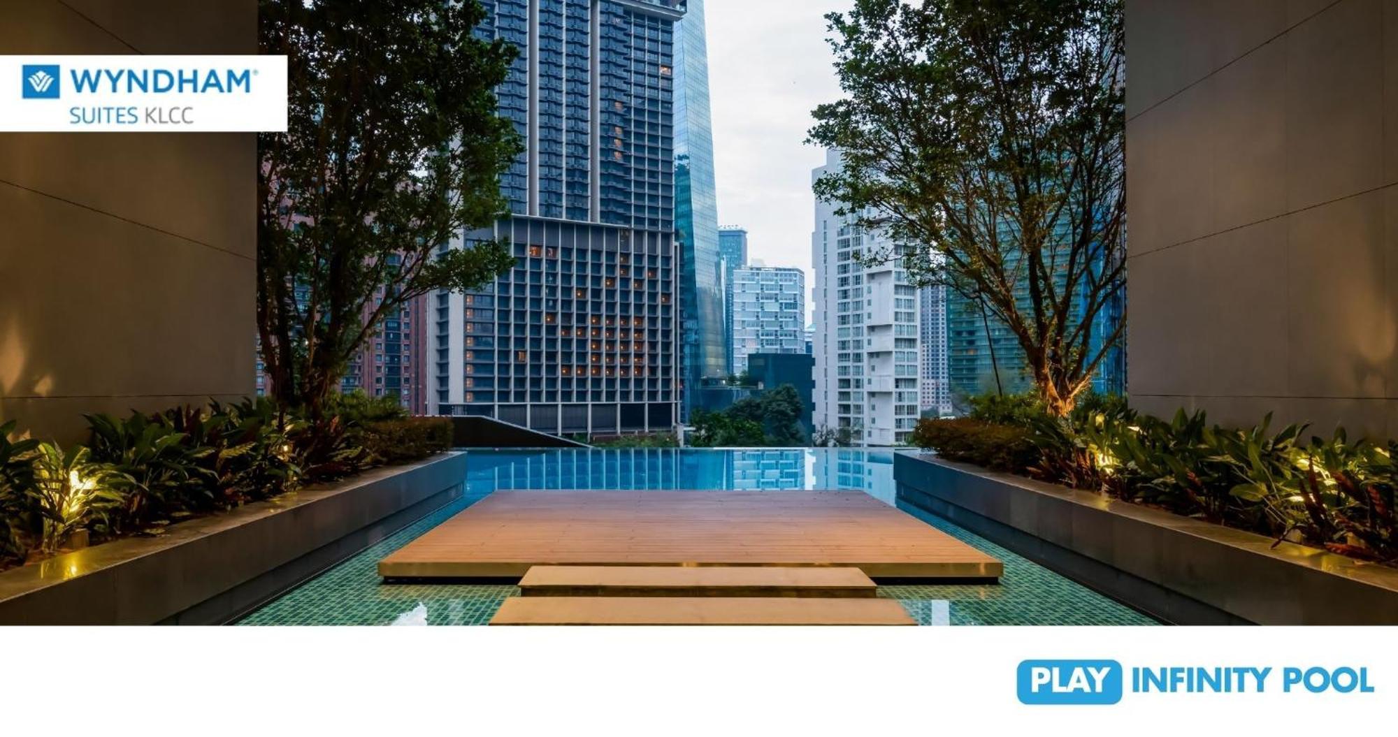 Wyndham Suites Klcc Kuala Lumpur Dış mekan fotoğraf The Infinity Pool at PLAY Infinity